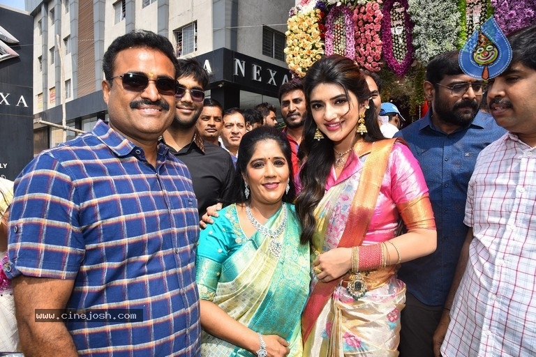 Sreeleela at CMR family mall in Kukatpally - 30 / 36 photos