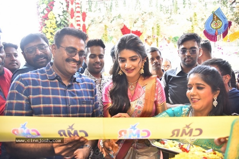 Sreeleela at CMR family mall in Kukatpally - 34 / 36 photos