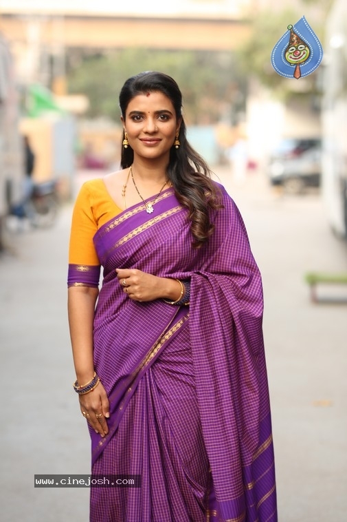 Aishwarya Rajesh Pics - 5 / 12 photos