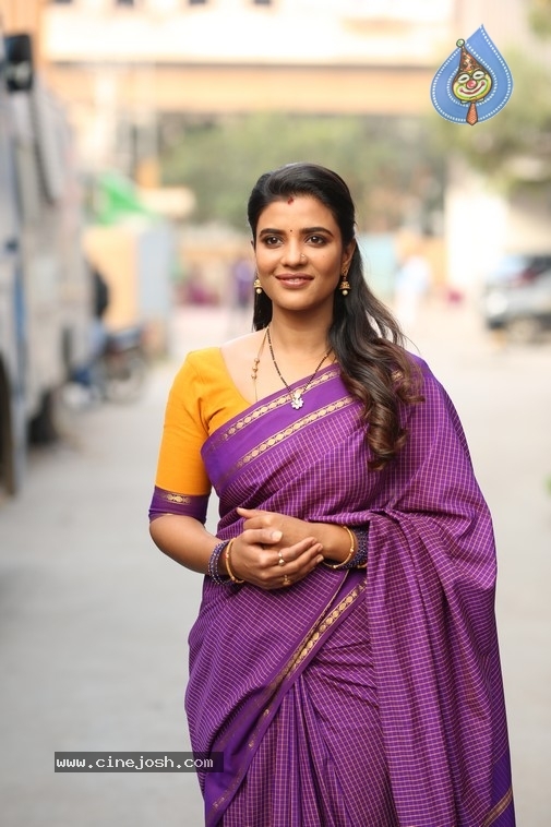 Aishwarya Rajesh Pics - 12 / 12 photos