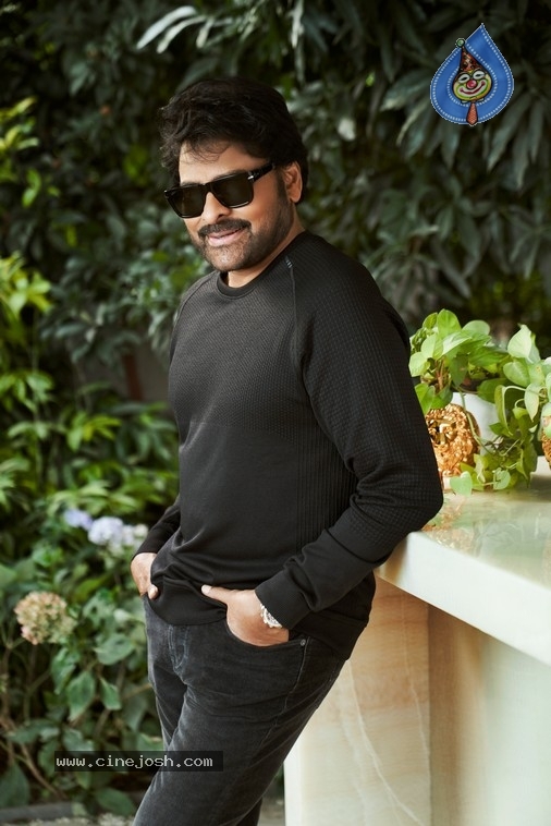 chiranjeevi_new_stills_02.jpg