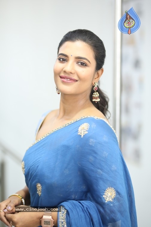 Aishwarya Rajesh Pics - 4 / 18 photos