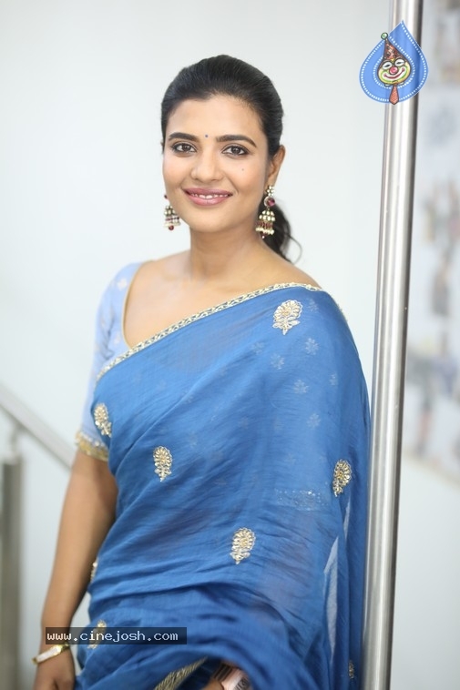 Aishwarya Rajesh Pics - 9 / 18 photos