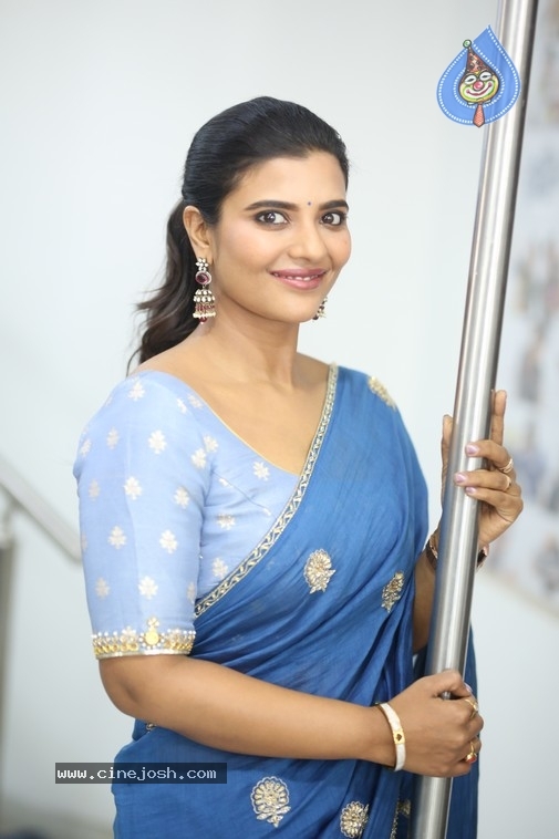 Aishwarya Rajesh Pics - 17 / 18 photos