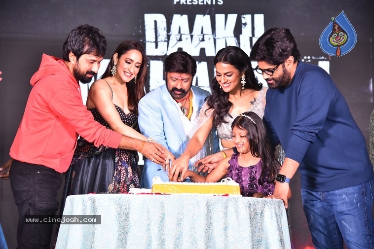 Daaku Maharaaj Success Meet - 7 / 35 photos