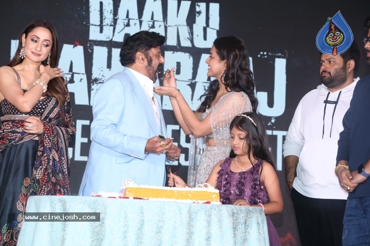 Daaku Maharaaj Success Meet - 9 / 35 photos