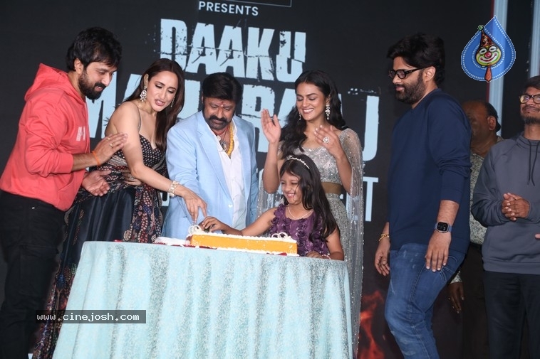 Daaku Maharaaj Success Meet - 13 / 35 photos