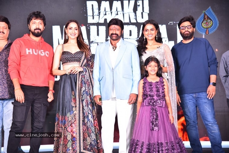 Daaku Maharaaj Success Meet - 22 / 35 photos