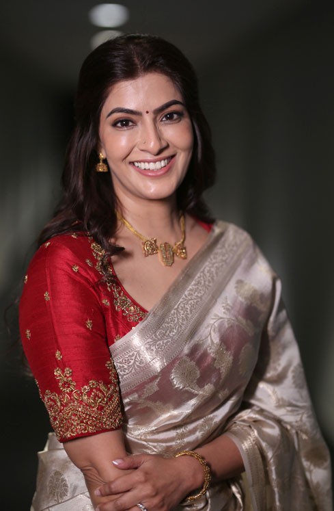 Varalaxmi Sarathkumar Photos