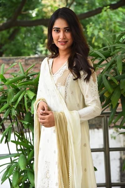 Dhashvika Kinthalli Photos
