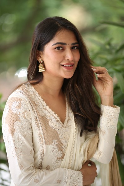 Dhashvika Kinthalli Photos