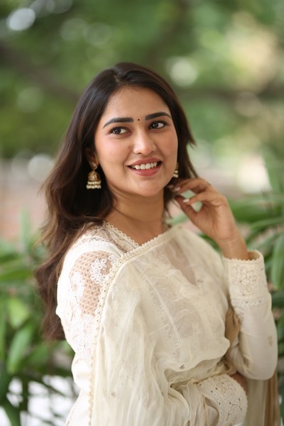 Dhashvika Kinthalli Photos