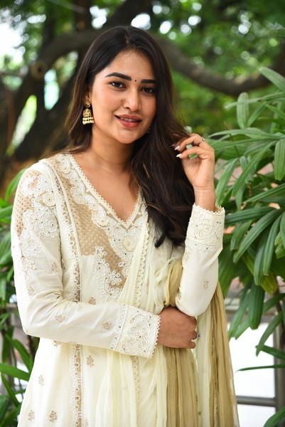 Dhashvika Kinthalli Photos