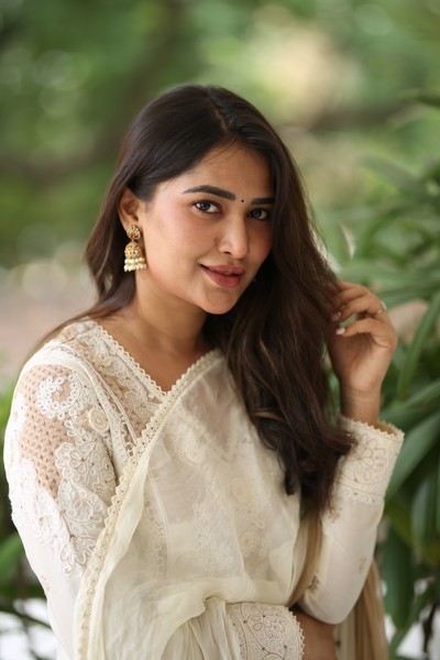 Dhashvika Kinthalli Photos