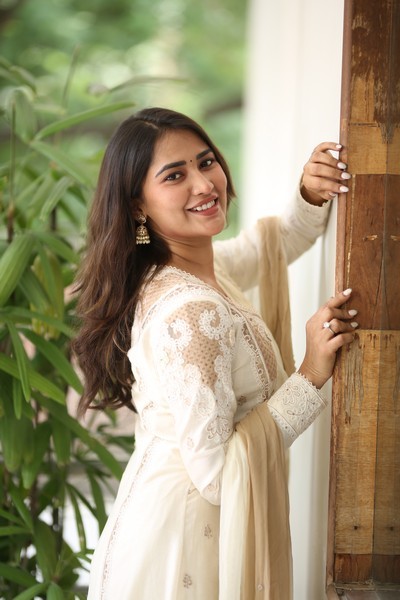 Dhashvika Kinthalli Photos