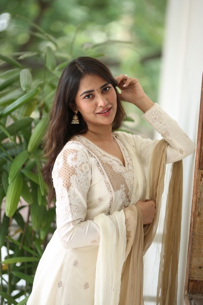Dhashvika Kinthalli Photos