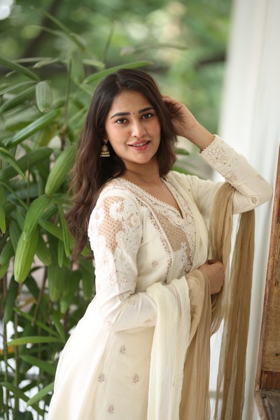 Dhashvika Kinthalli Photos