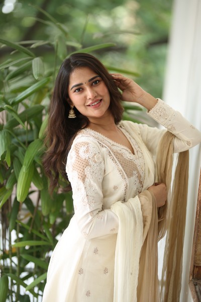 Dhashvika Kinthalli Photos