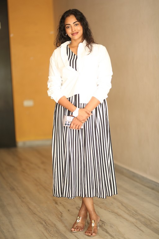 Kamakshi Bhaskarla Phptos