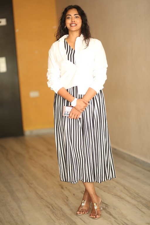 Kamakshi Bhaskarla Phptos
