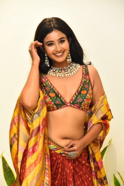 Yashna Muthuluri Photos