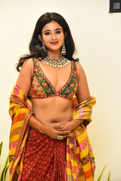 Yashna Muthuluri Photos