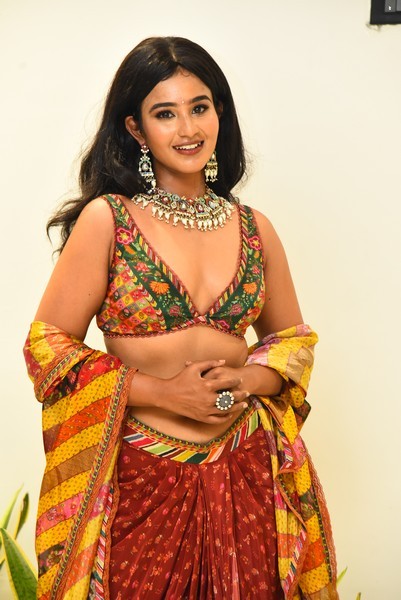 Yashna Muthuluri Photos