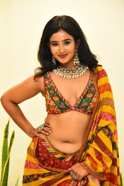 Yashna Muthuluri Photos