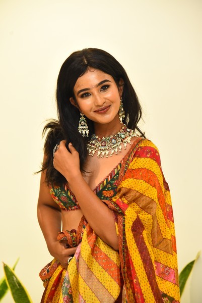 Yashna Muthuluri Photos
