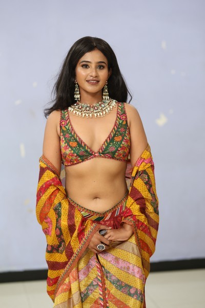 Yashna Muthuluri Photos