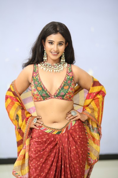 Yashna Muthuluri Photos