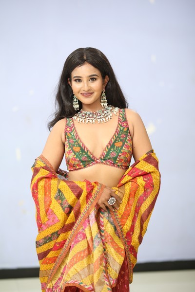 Yashna Muthuluri Photos