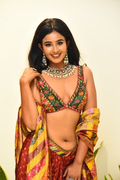 Yashna Muthuluri Photos
