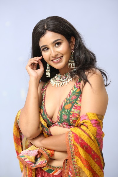 Yashna Muthuluri Photos