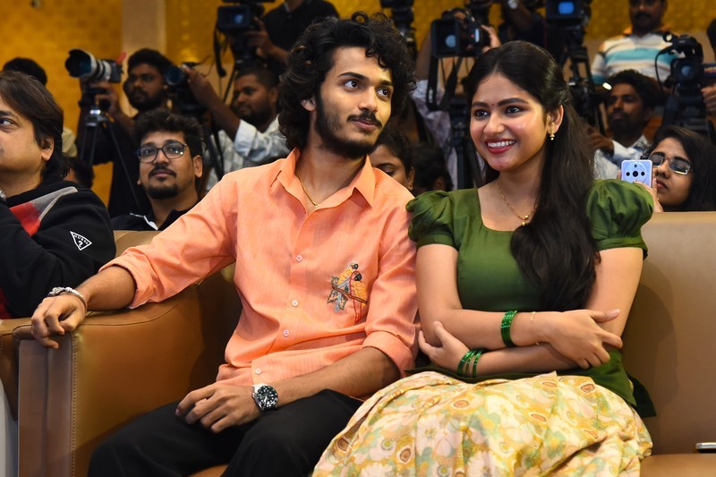 Thella Kaagitham Movie Teaser Launch Photos