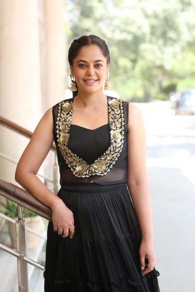 Bindu Madhavi Photos