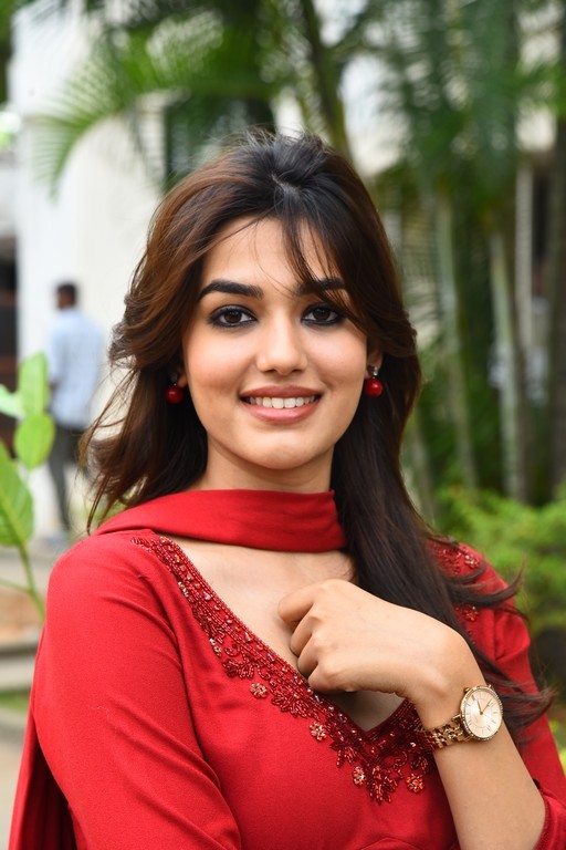 Hushaaru 2 Fame Vidhi Yadav Photos