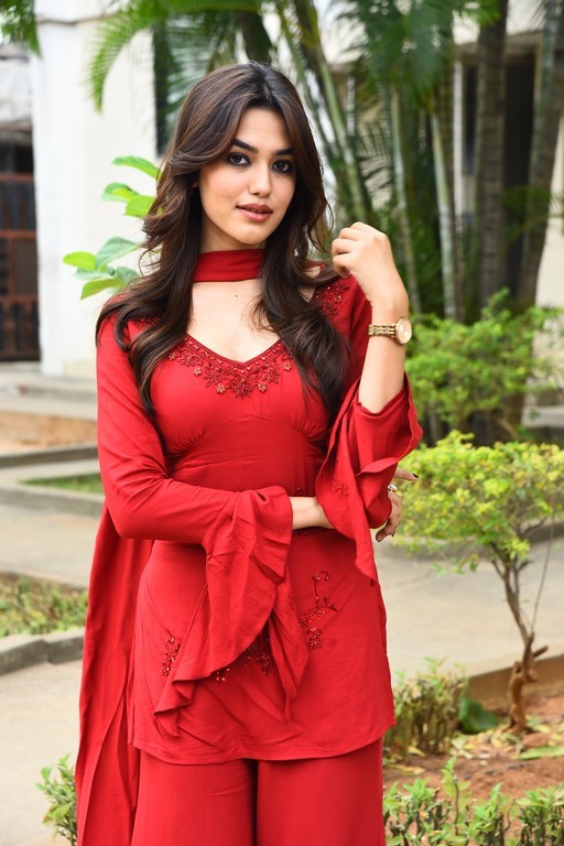 Hushaaru 2 Fame Vidhi Yadav Photos
