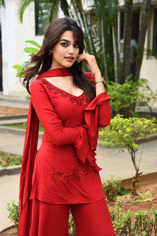 Hushaaru 2 Fame Vidhi Yadav Photos