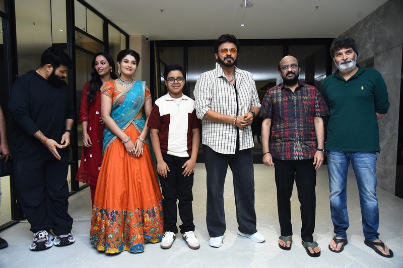 Adarsha Kutumbam Movie Trailer Launch Photos