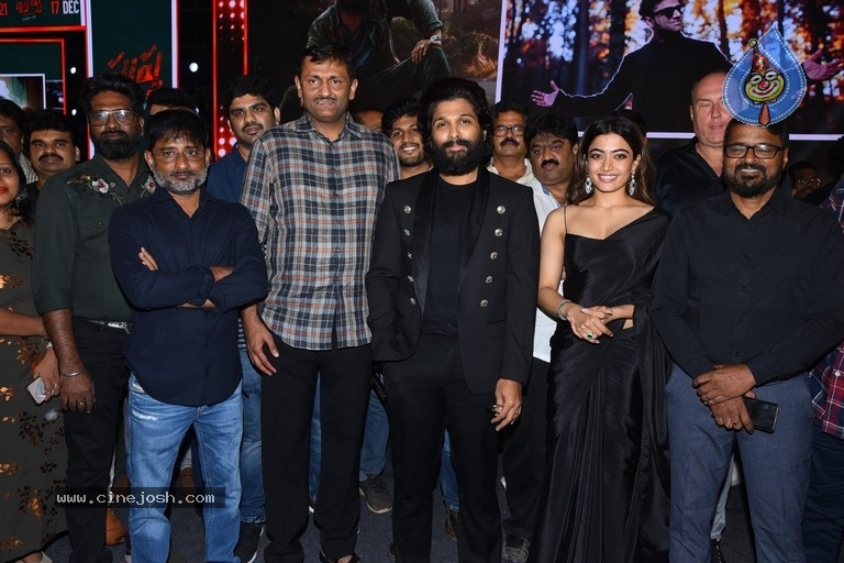 allu arjun,pushpa,case files,pushpa pre release event,pushpa makers  అడ్డంగా బుక్ అయిన పుష్ప మేకర్స్