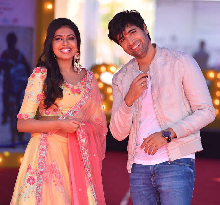 2 states,adivi sesh,shivani rajasekhar,venkat reddy kuncham,vijayadasami  దసరాకి ‘2 స్టేట్స్‌’ ఫస్ట్‌లుక్ వదులుతున్నారు