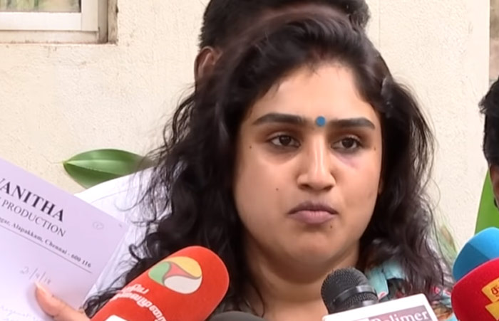 vanitha vijayakumar,fight with police,vijay kumar,tamil  దొంగే.. ‘దొంగా... దొంగా’ అని అరిచినట్లుంది! 