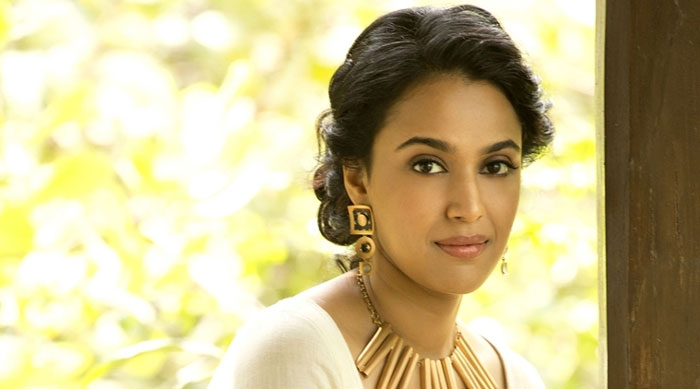 swara bhaskar,bollywood,kiss,her ear  ఓ నిర్మాత నన్నలా చేశాడు: హీరోయిన్!