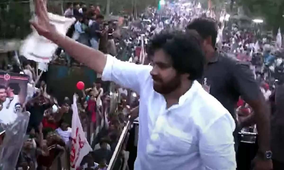 pawan kalyan  నిన్న జగన్ పై.. నేడు పవన్ పై రాయి !