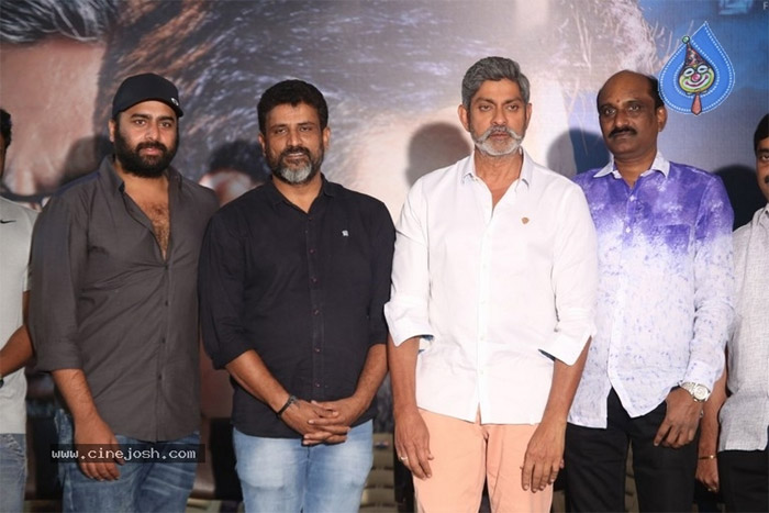 aatagallu,jagapathibabu,nara rohit,paruchuri murali,aatagallu ready to release  ‘ఆటగాళ్ళు’ వారికోసమైనా ఆడాలి: జగ్గూభాయ్