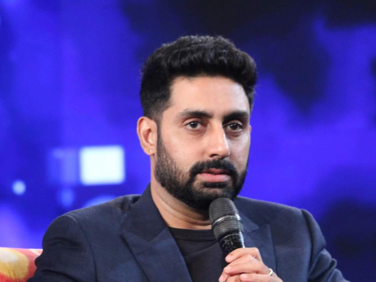 abhishek bachchan  SRK కి విలన్ గా బచ్చన్ బాబు 