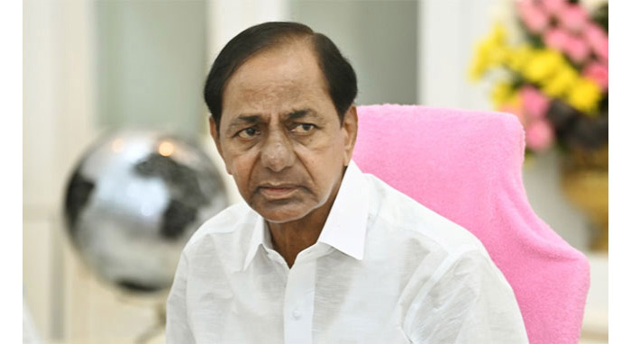 kcr  కేసీఆర్ కి గాయం.. 11 గంటలకు శస్త్ర చికిత్స