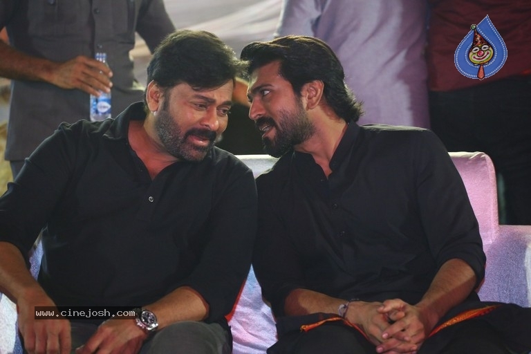 anchor suma,chiru and charan,ram charan,chiranjeevi,acharya pre release event  సుమ ప్రశ్నలు: చిరు-చరణ్ చిలిపి సమాధానాలు 