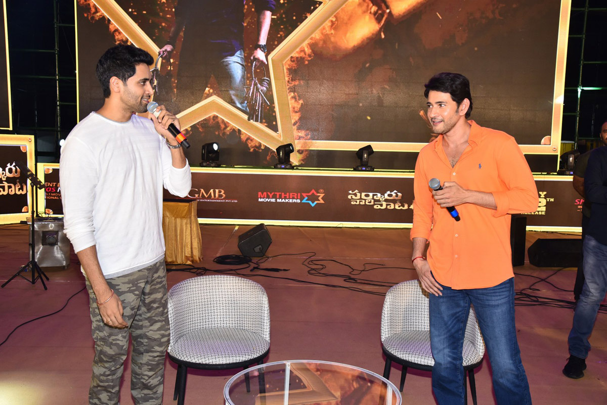 mahesh babu,adivi sesh questions,sarkaru vaari paata,sarkaaru vaari paata pre release event  అడివి శేష్ ప్రశ్న-మహేష్ సమాధానం